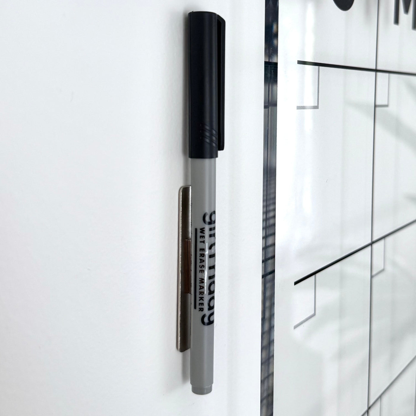 Wet-erase marker - magnetic