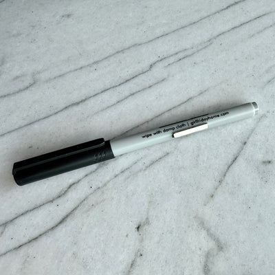 Wet-erase marker - magnetic